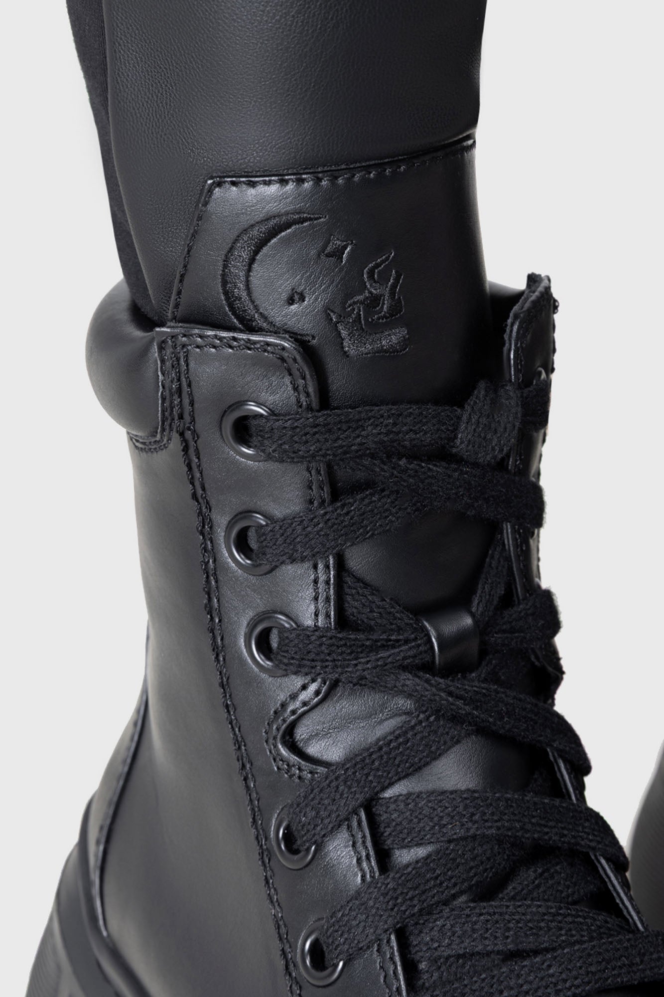Discordant Boots
