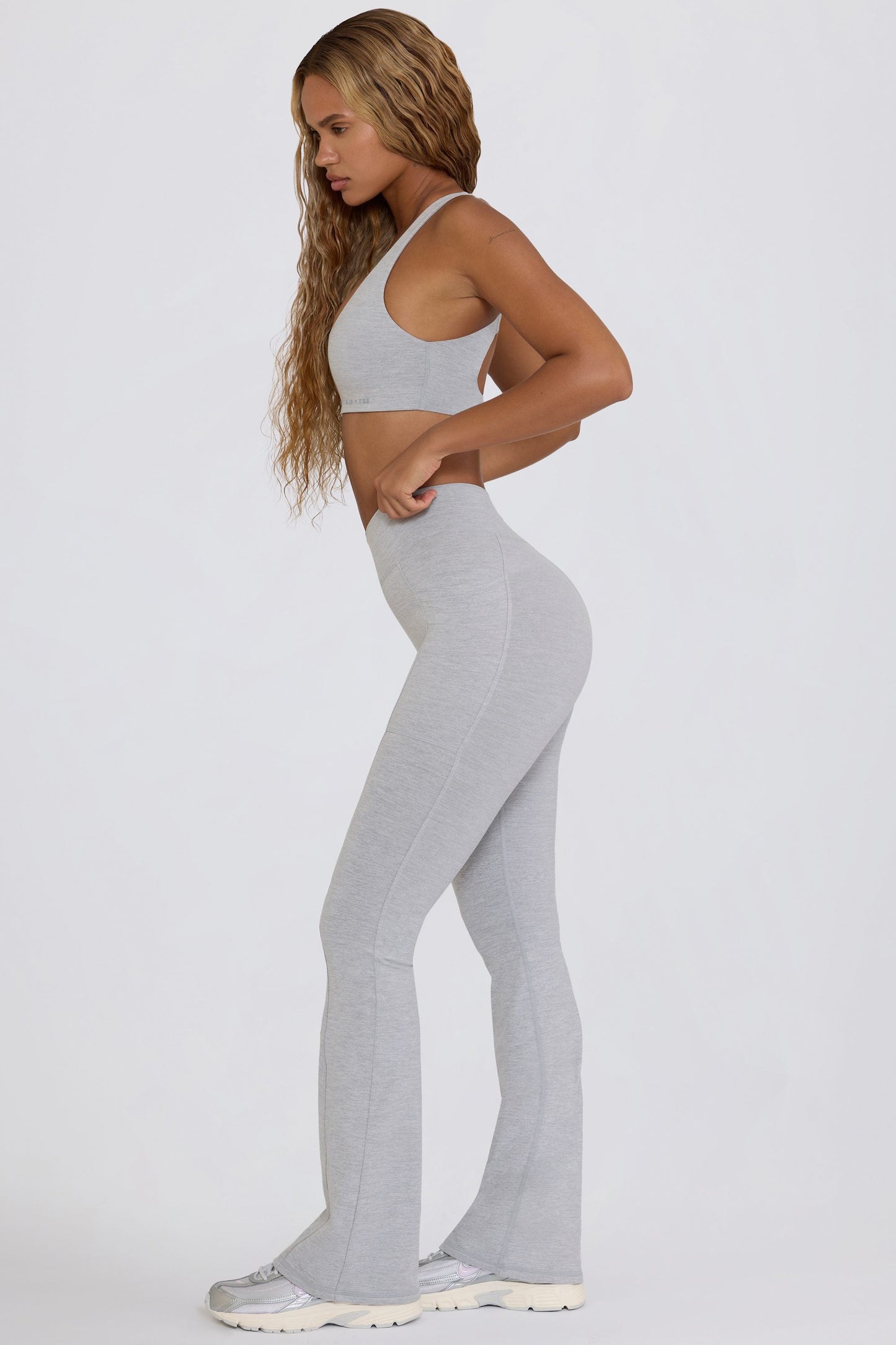 Soft Active V-Waist Flared Leggings in Grey
