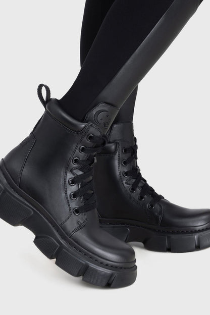 Discordant Boots