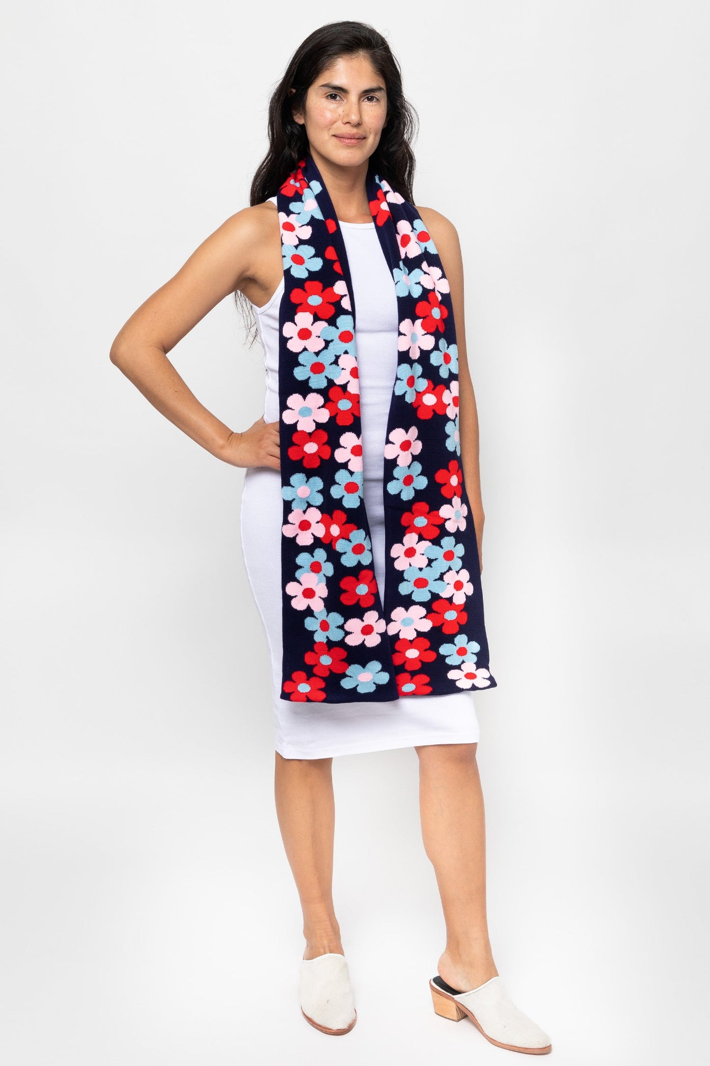 JQSCARF35 - Daisy Vine Scarf
