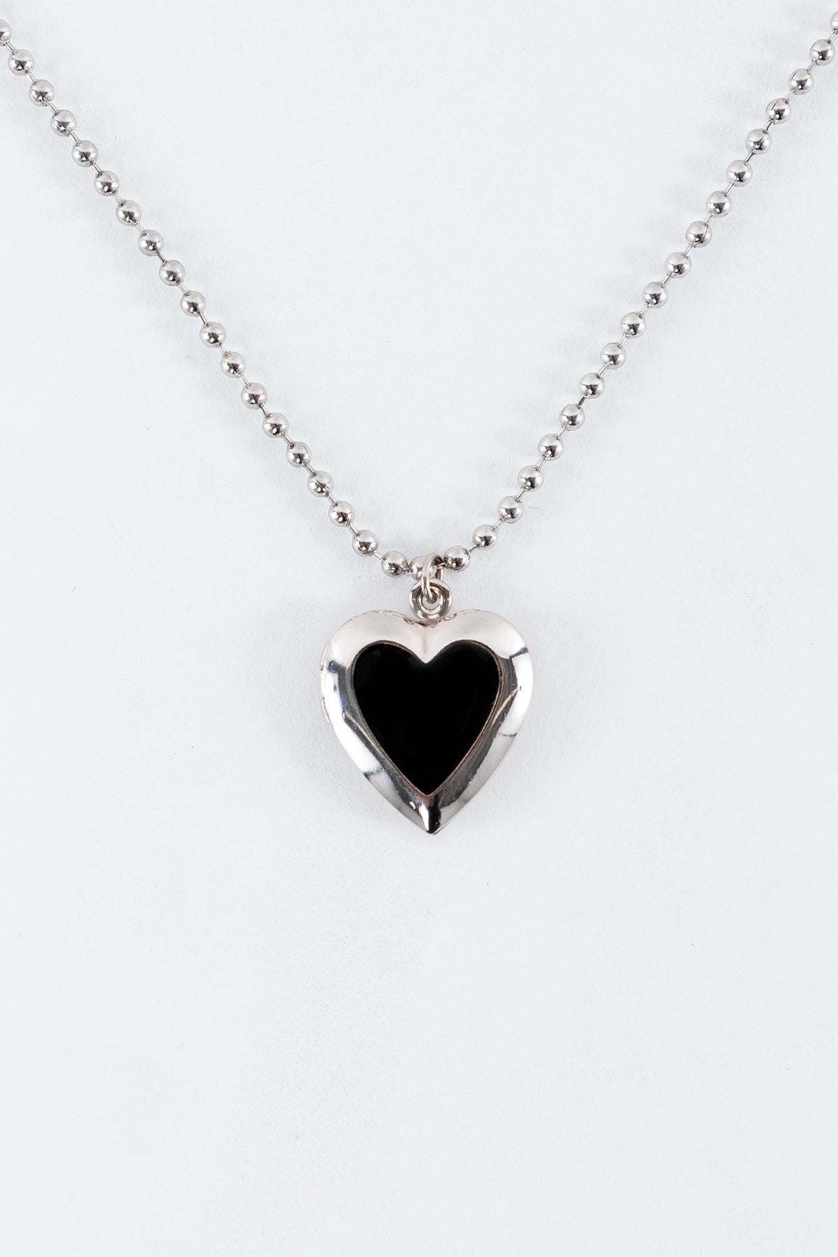 JWLEHL - Enameled Heart Locket