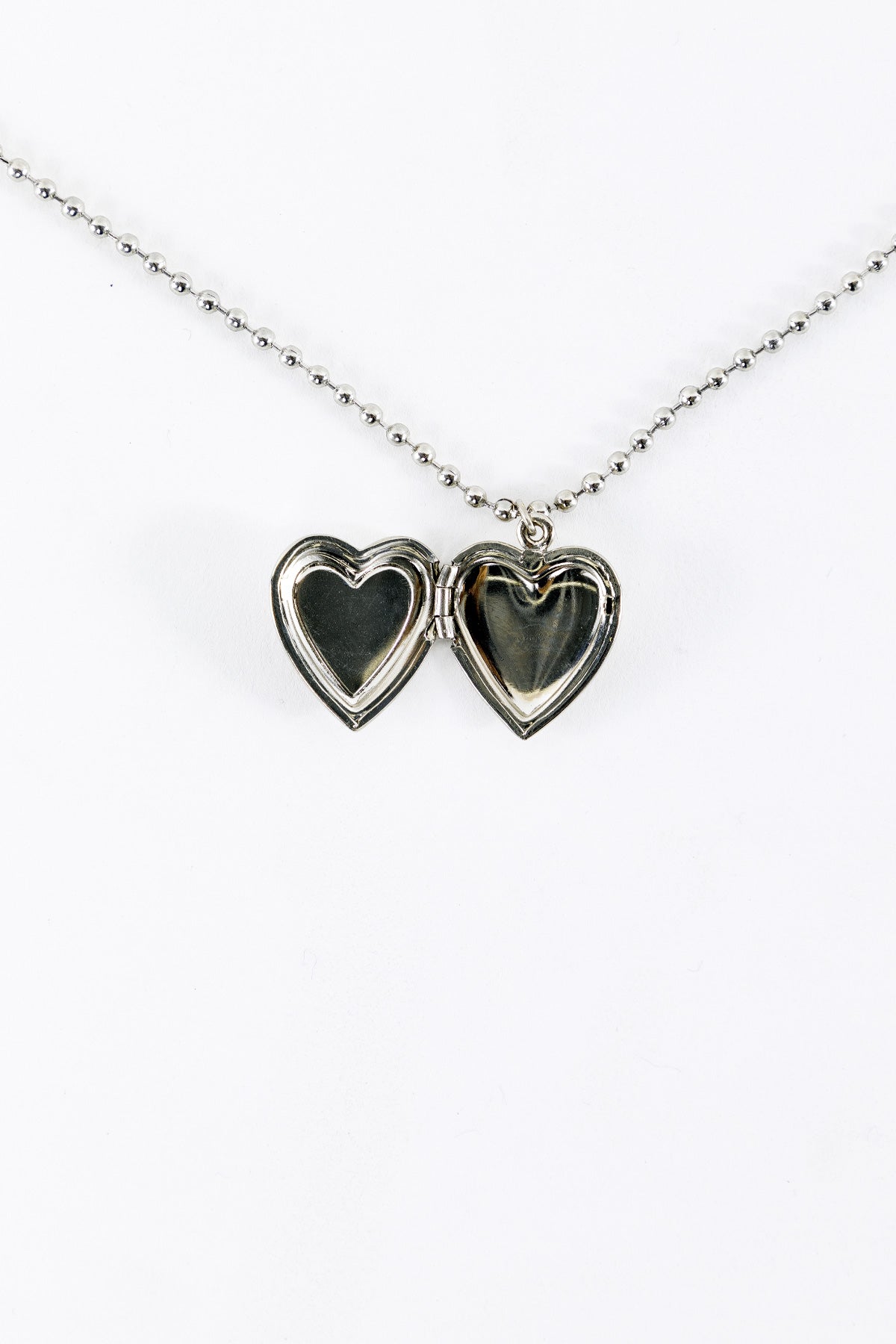 JWLEHL - Enameled Heart Locket