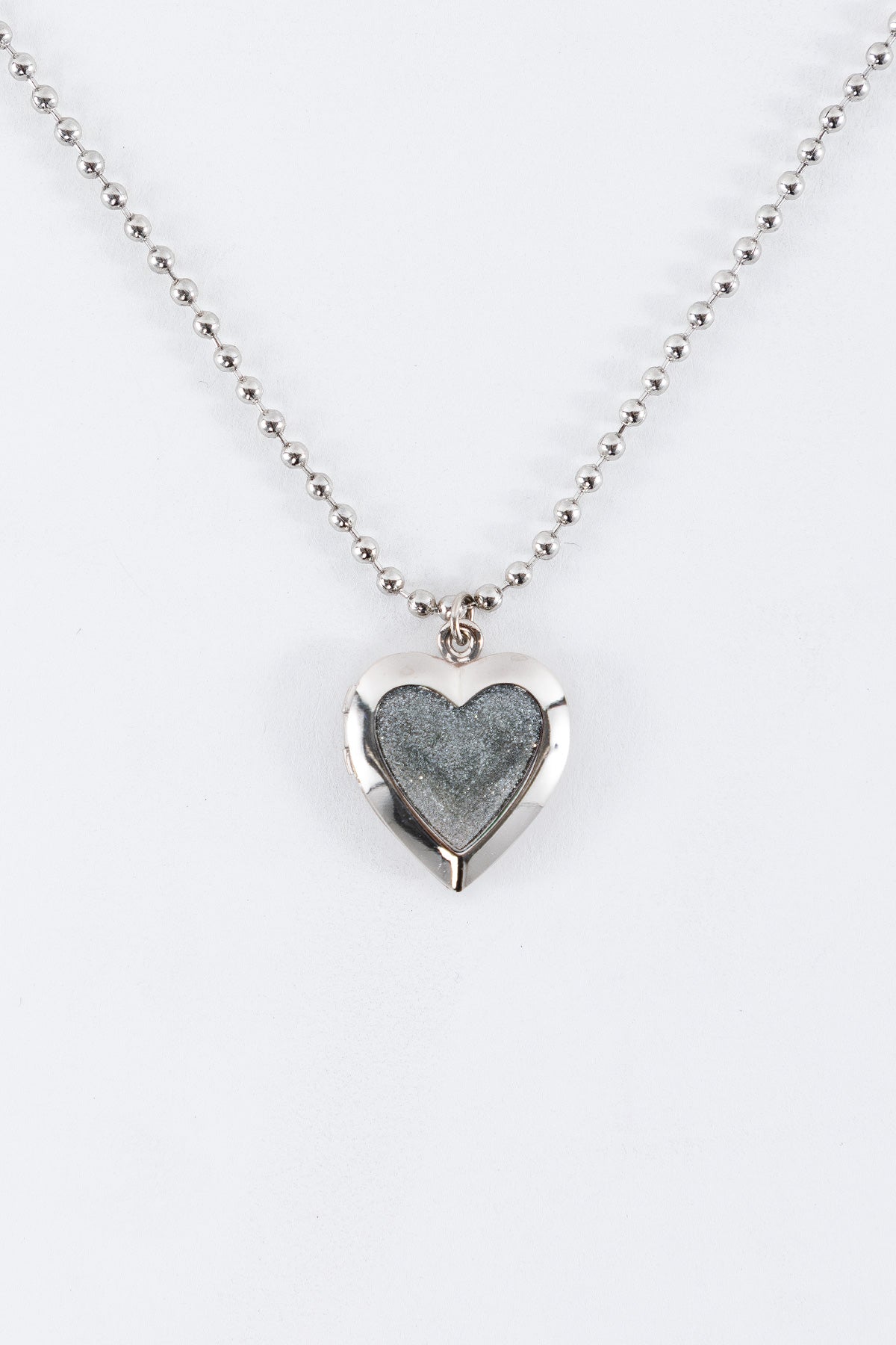JWLEHL - Enameled Heart Locket