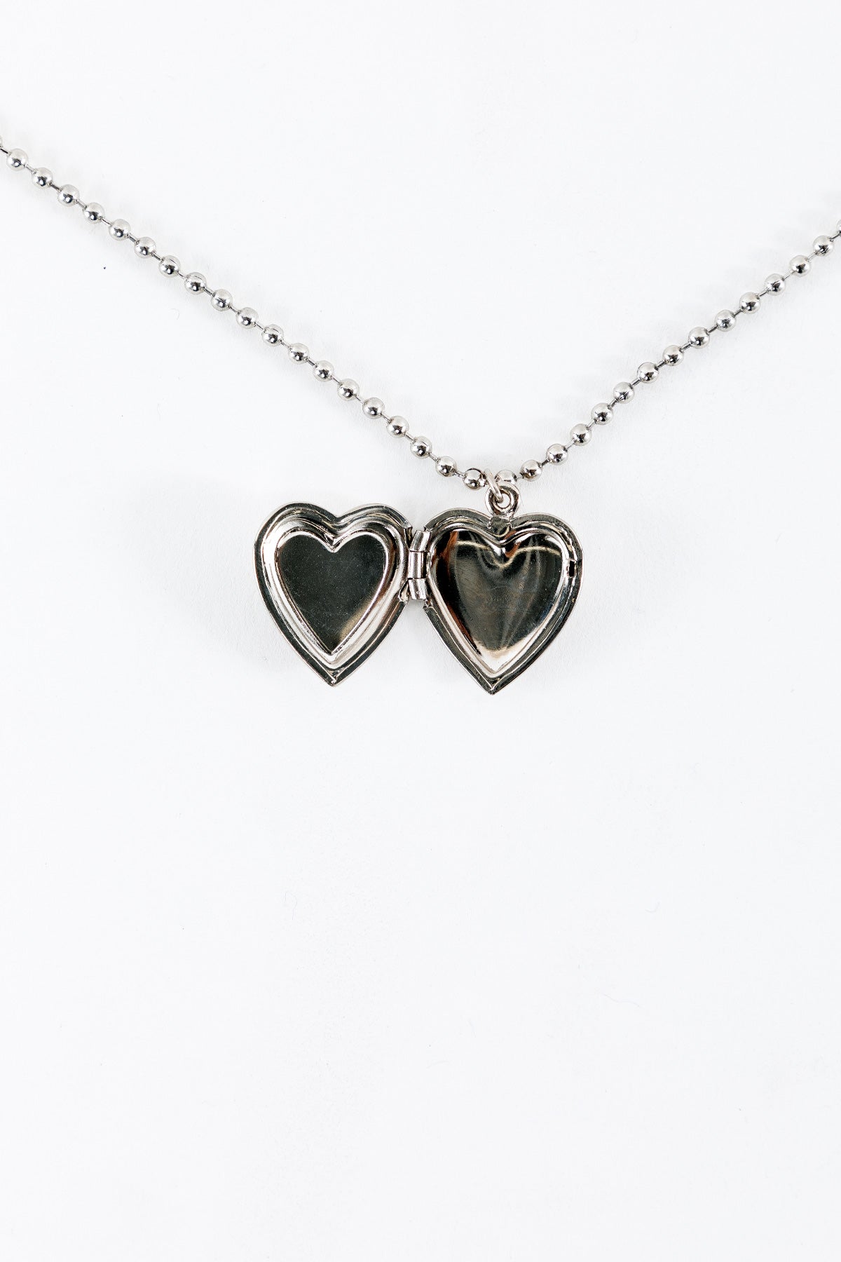JWLEHL - Enameled Heart Locket