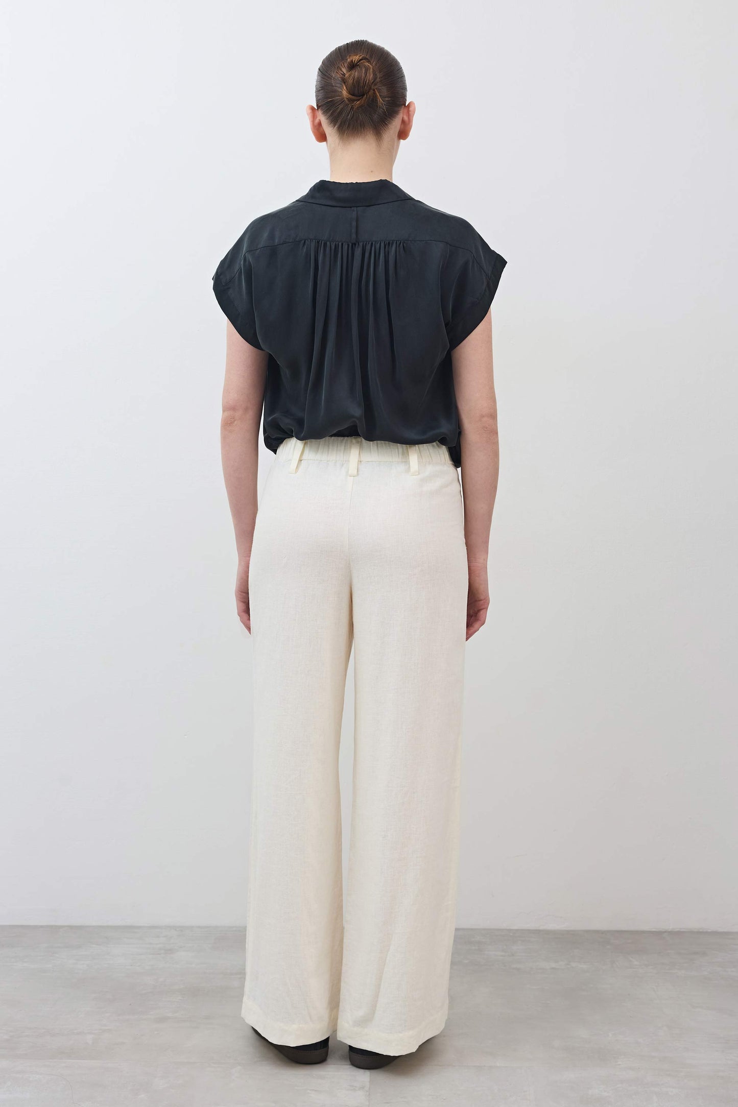 The Wide Leg Linen Trousers