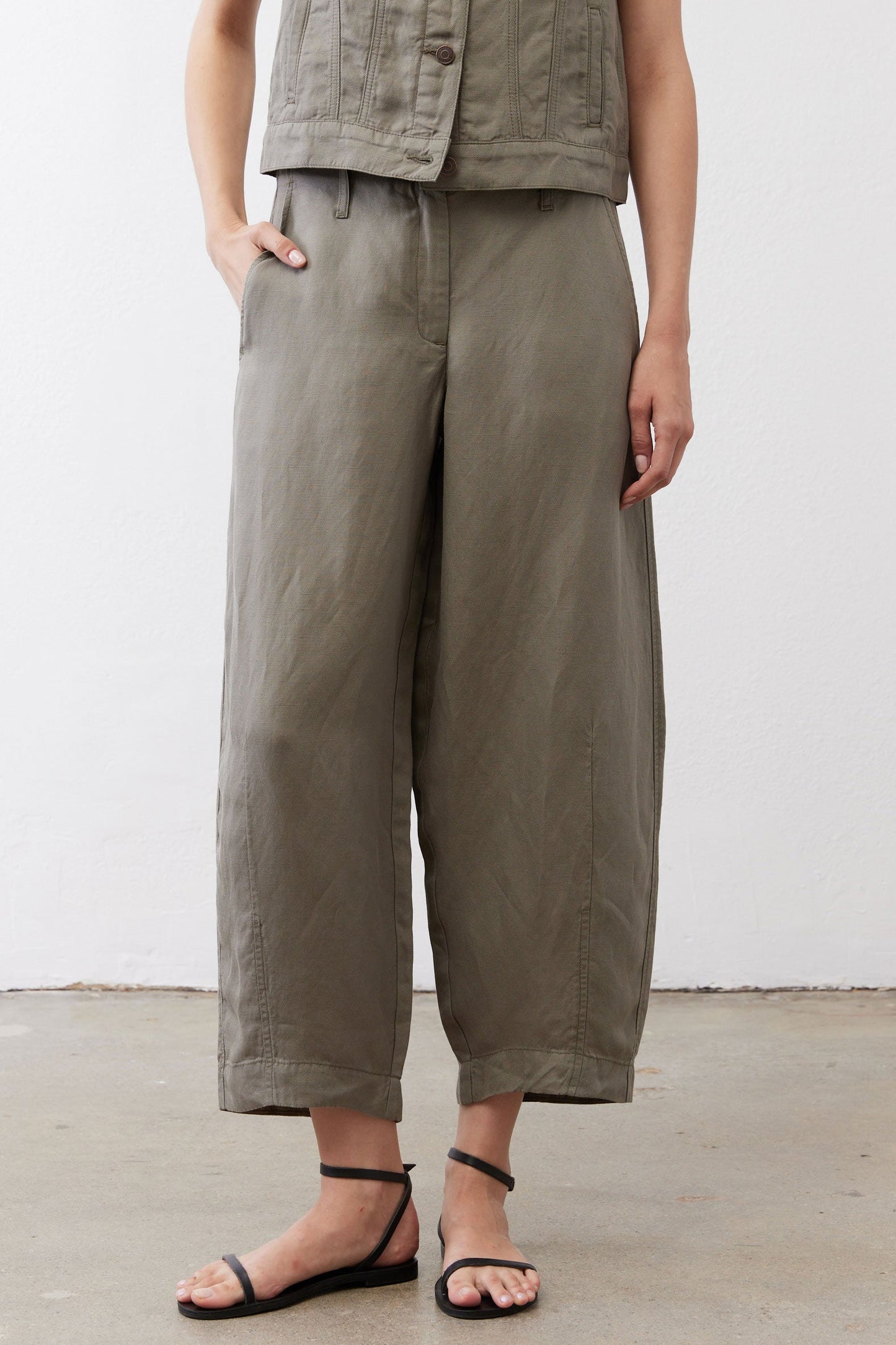 The Petite Wide Leg Ankle Pants