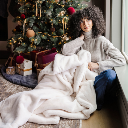 GRAND FAUX FUR THROW BLANKETS