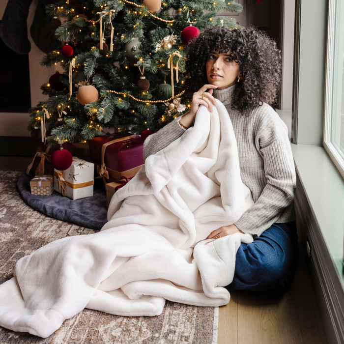 GRAND FAUX FUR THROW BLANKETS