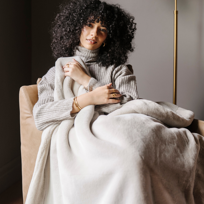 GRAND FAUX FUR THROW BLANKETS