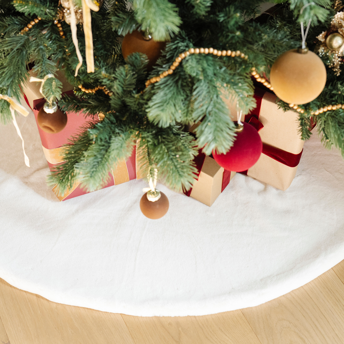 GRAND FAUX FUR TREE SKIRTS