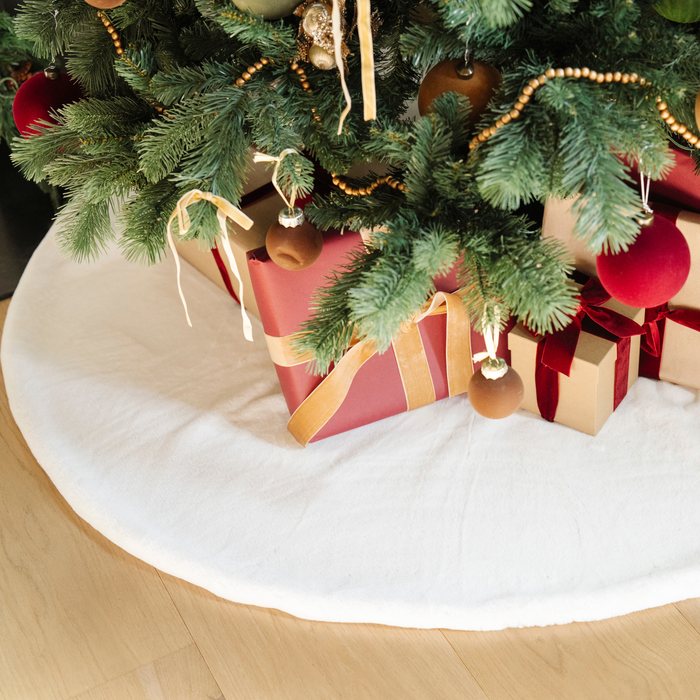 GRAND FAUX FUR TREE SKIRTS