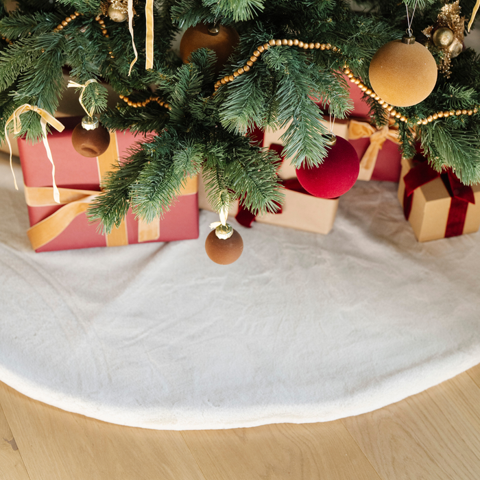 GRAND FAUX FUR TREE SKIRTS