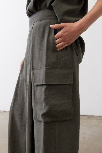 The Light Poplin Cargo Skirt Pants