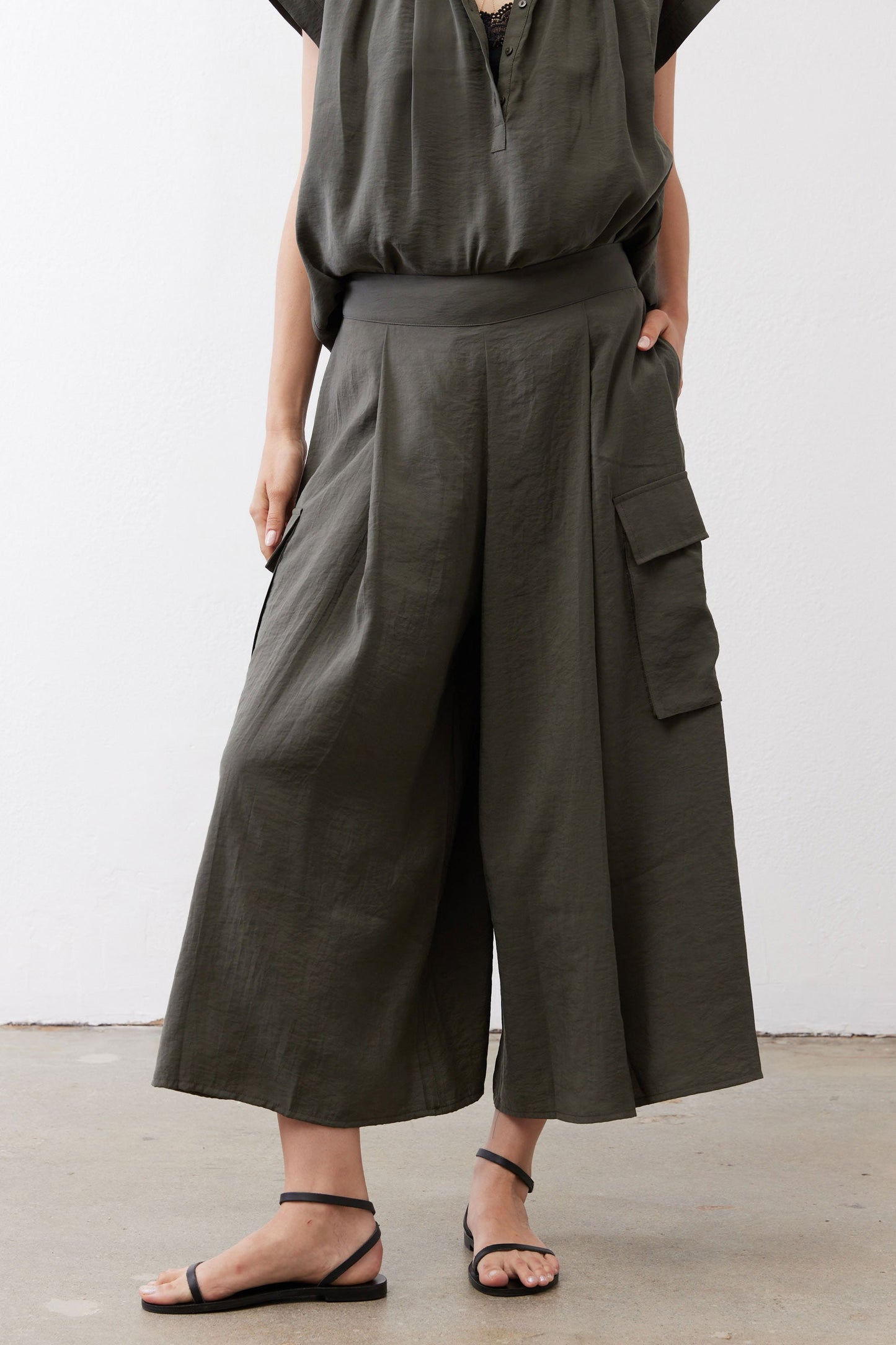 The Light Poplin Cargo Skirt Pants