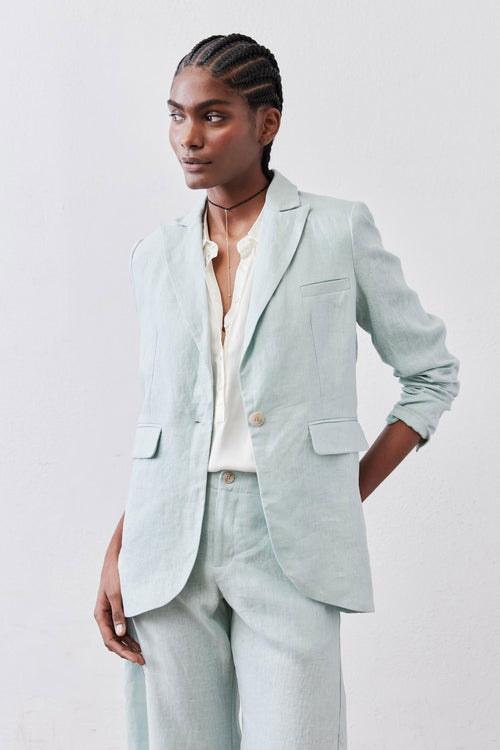 The Linen Classic Blazer That Upgrades You