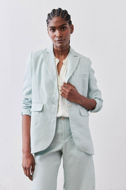 The Linen Classic Blazer That Upgrades You