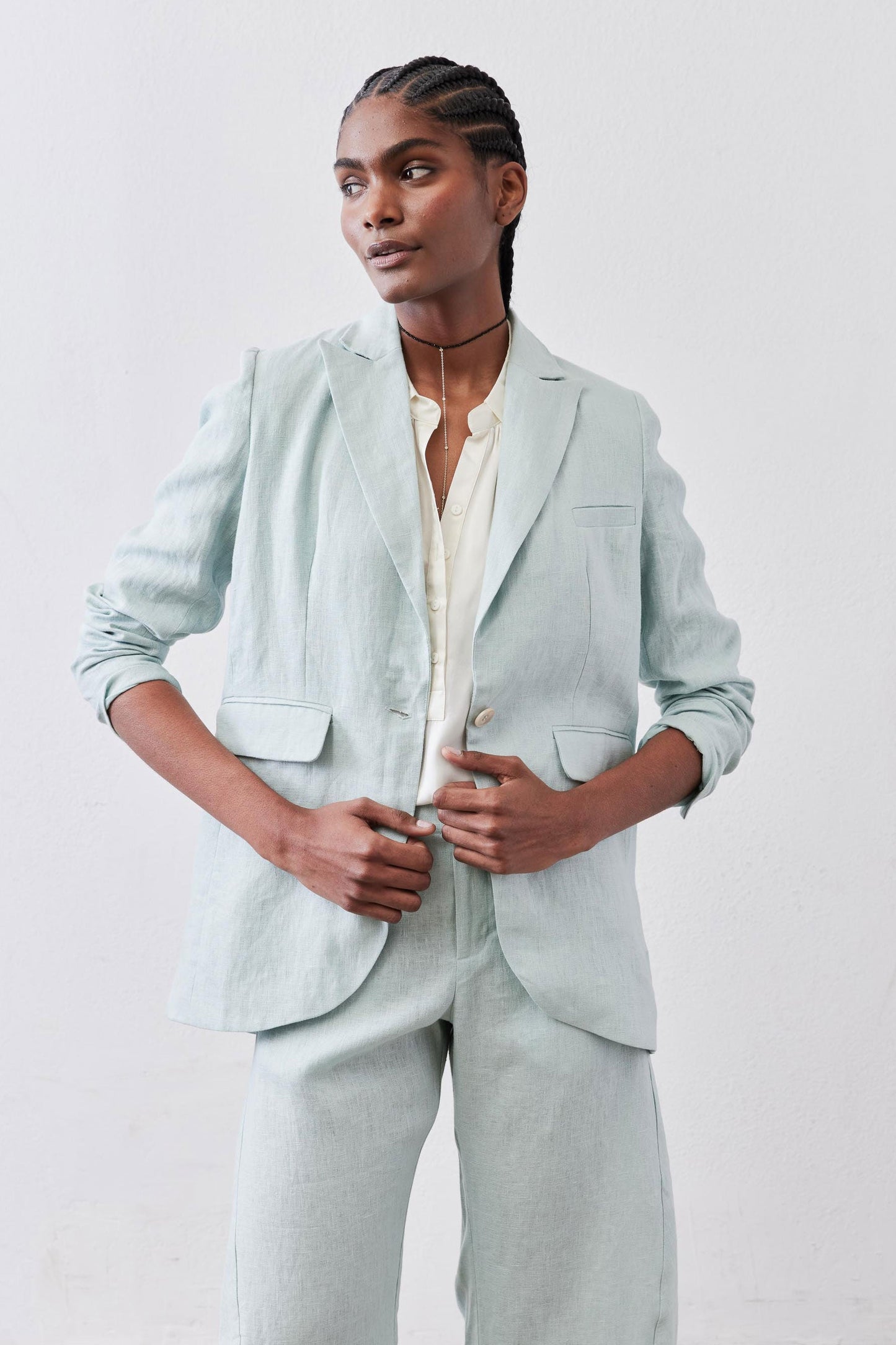 The Linen Classic Blazer That Upgrades You