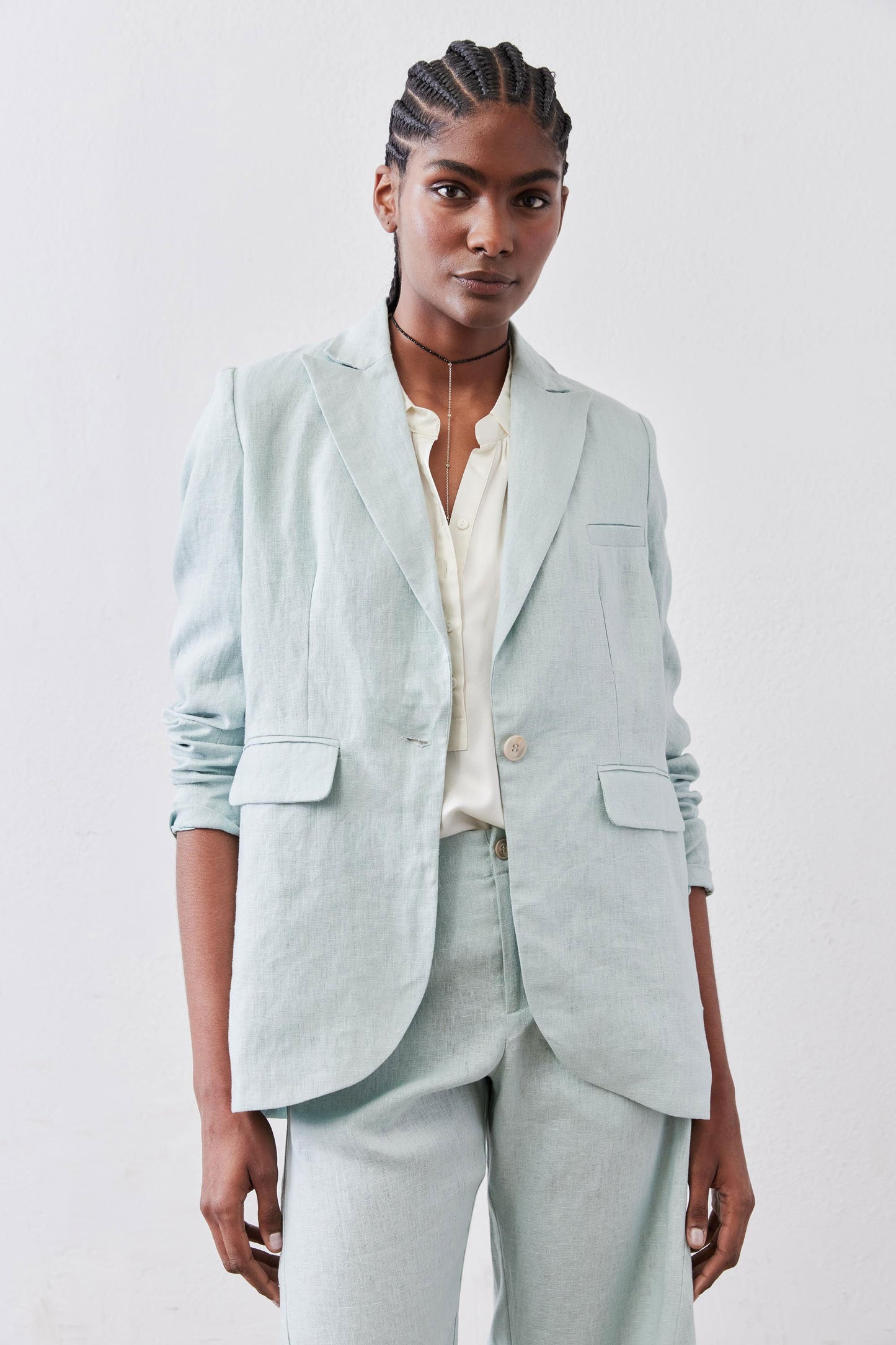 The Linen Classic Blazer That Upgrades You