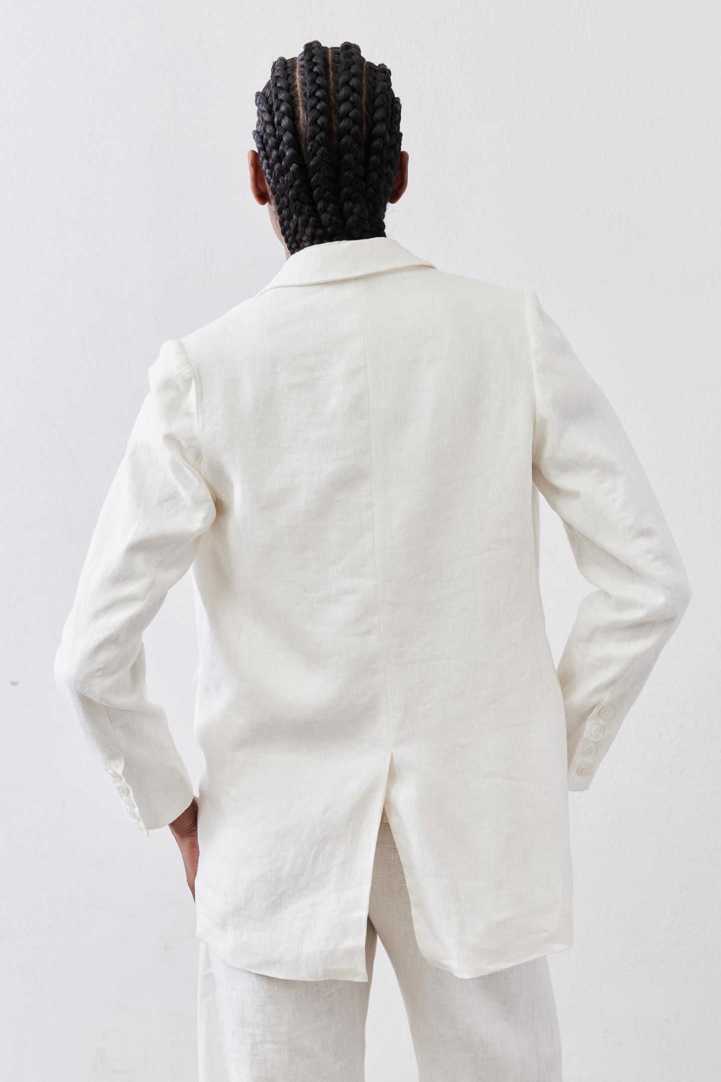 The Linen Classic Blazer That Upgrades You