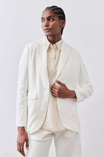 The Linen Classic Blazer That Upgrades You