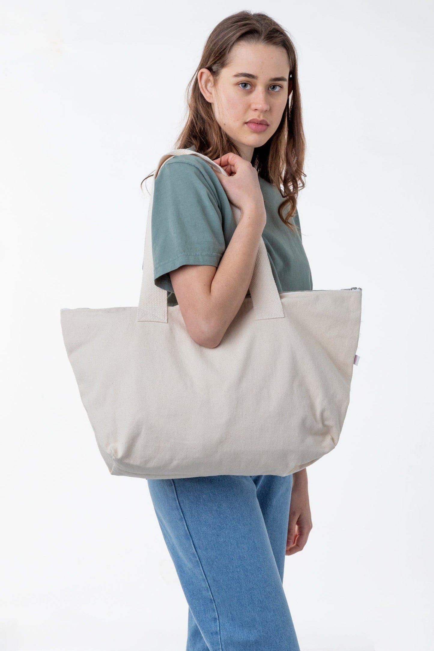 BD06 - Carry All Zip Tote