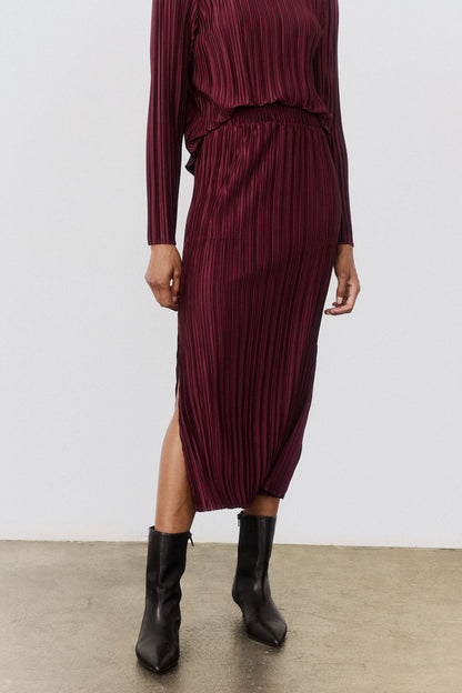 Relaxed Pleated Skirt