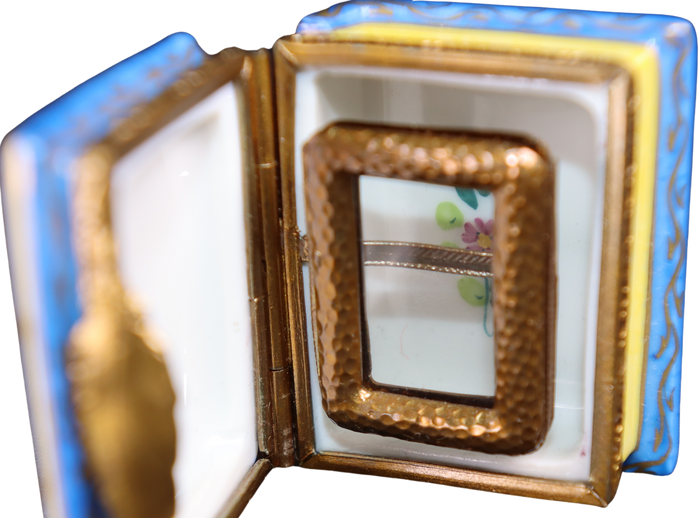 SKU# C012108P - Photo Album - Trianon theme -