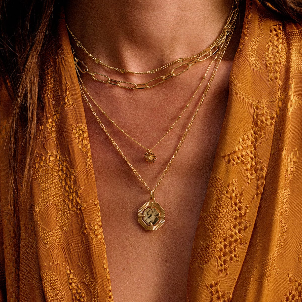 Small English Daisy Necklace 18ct Gold Plate