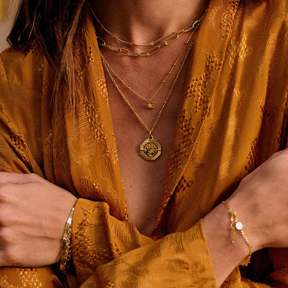 Small English Daisy Necklace 18ct Gold Plate