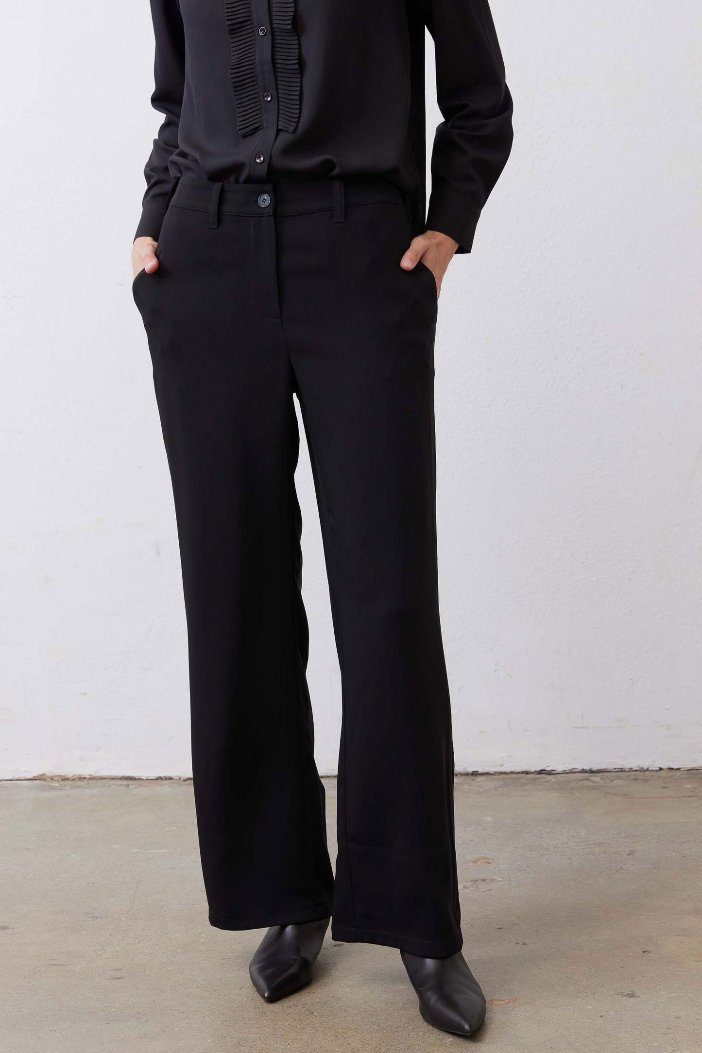 Streamline Straight Leg Pants