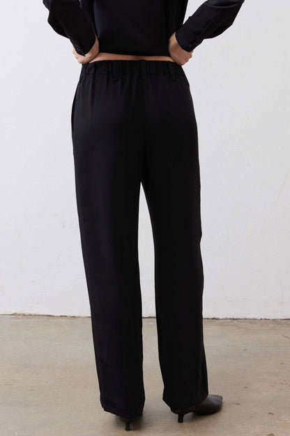 Streamline Straight Leg Pants