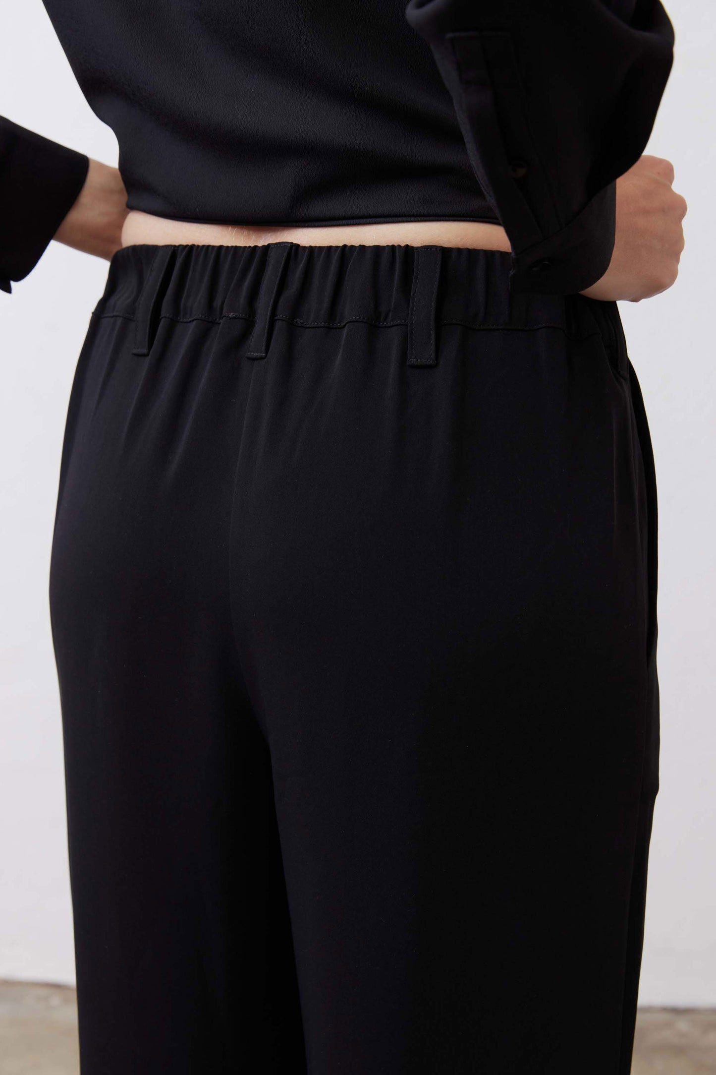 Streamline Straight Leg Pants