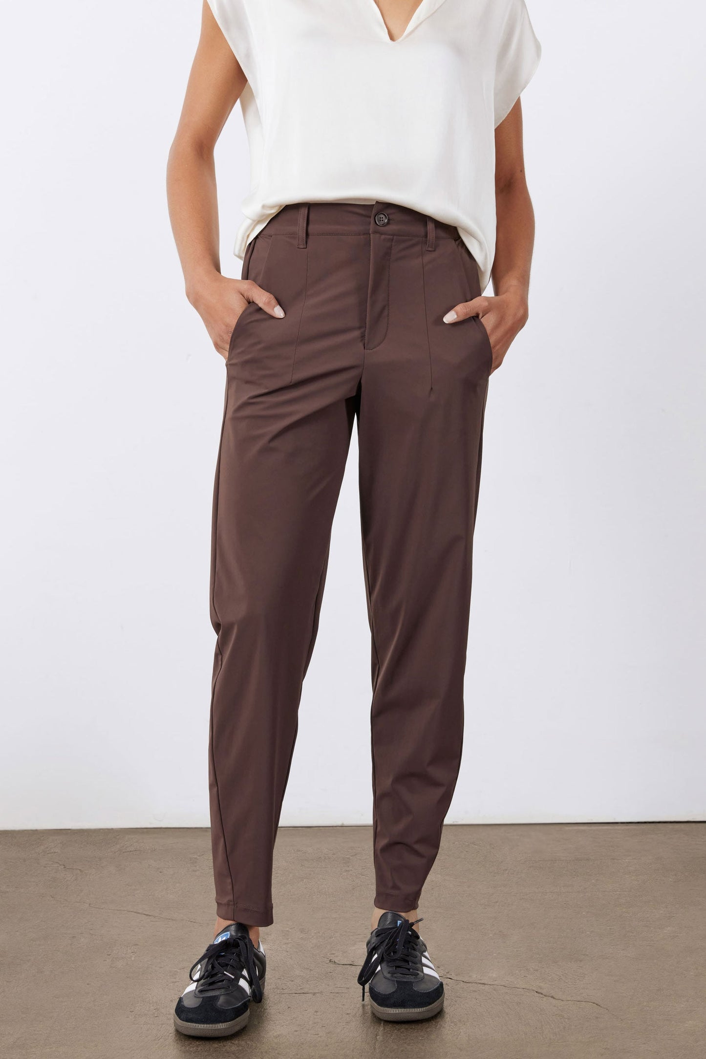 Petite Not Too Tapered Pants