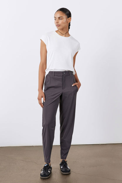Petite Not Too Tapered Pants