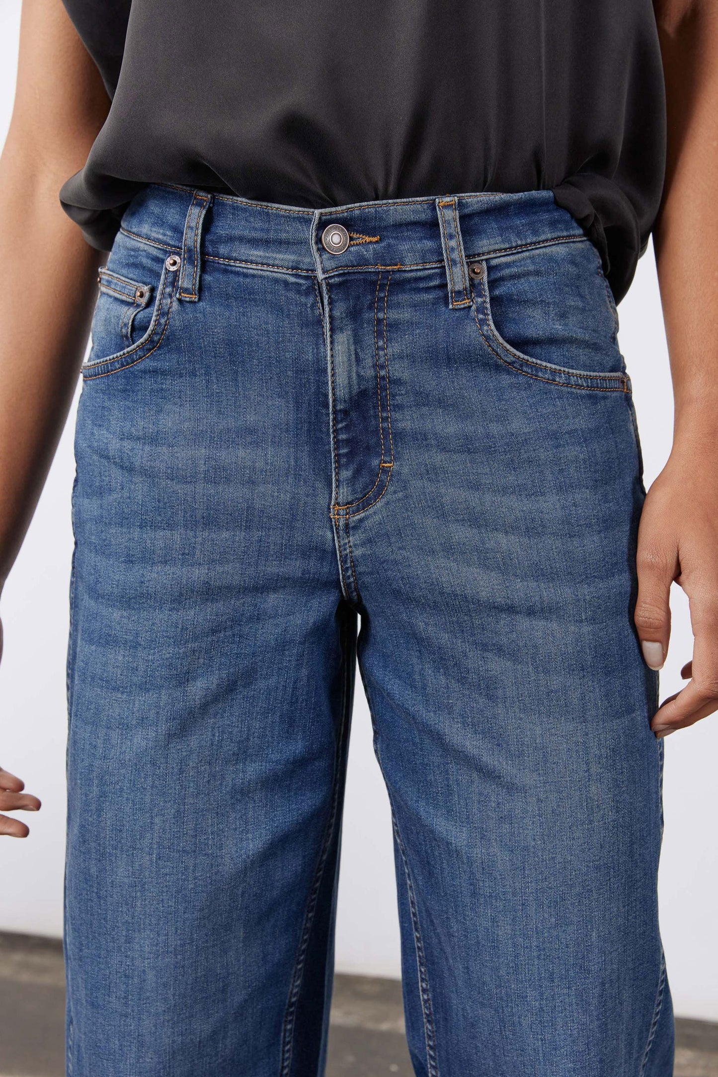 The Ultimate Barrel Leg Jeans 2.0