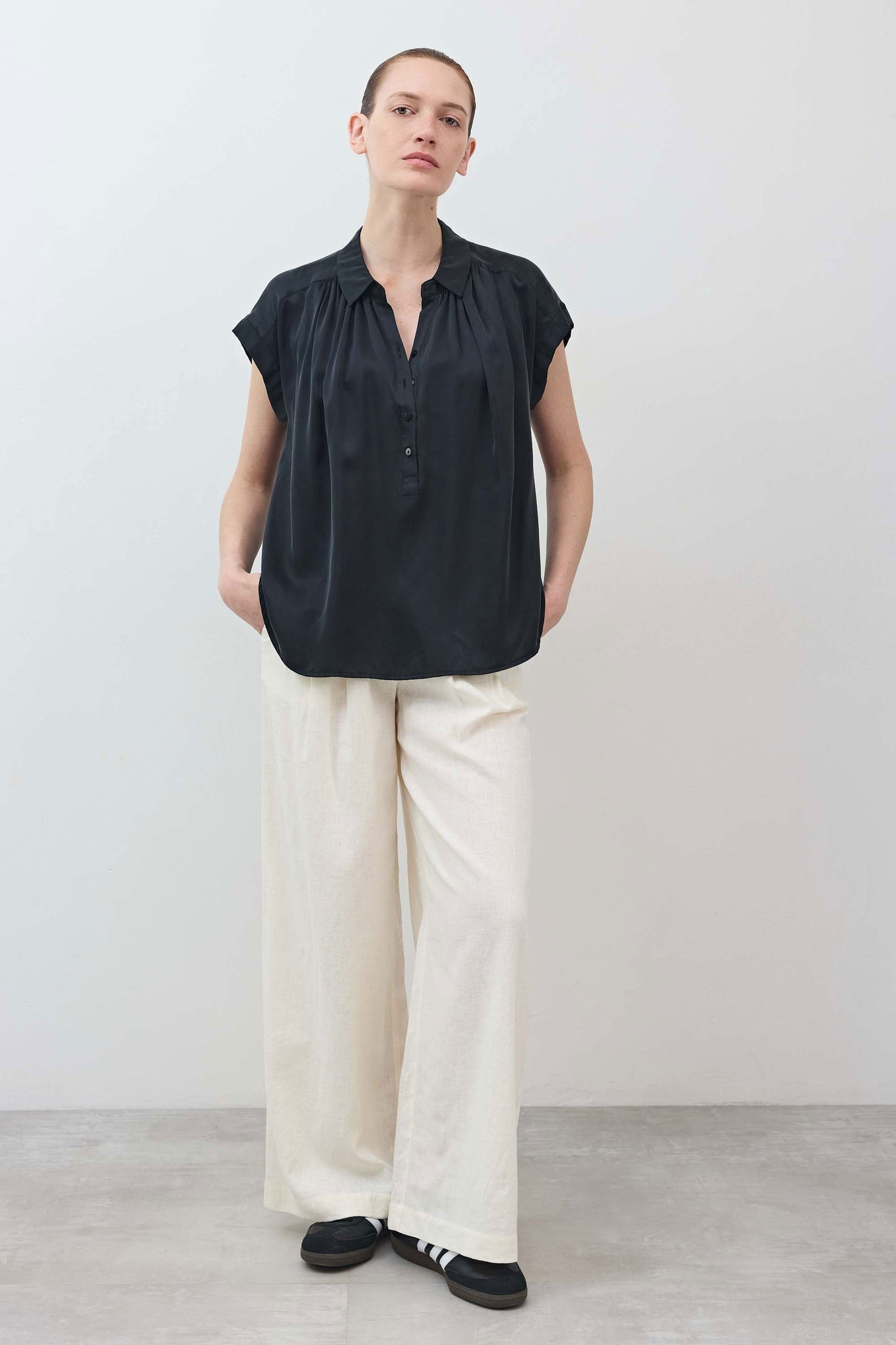 The Wide Leg Linen Trousers