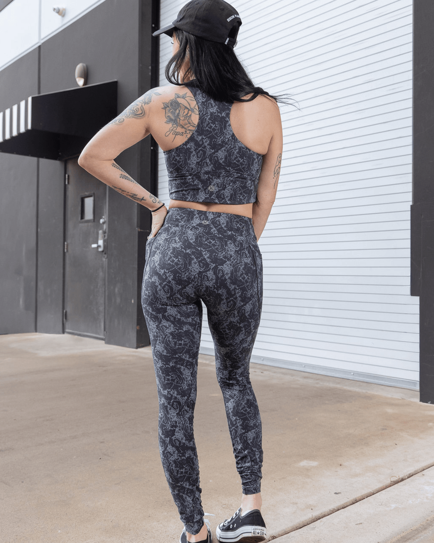 Women's Untamed Leggings - Gray Snakeskin