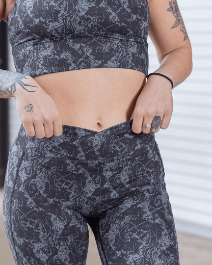 Women's Untamed Leggings - Gray Snakeskin